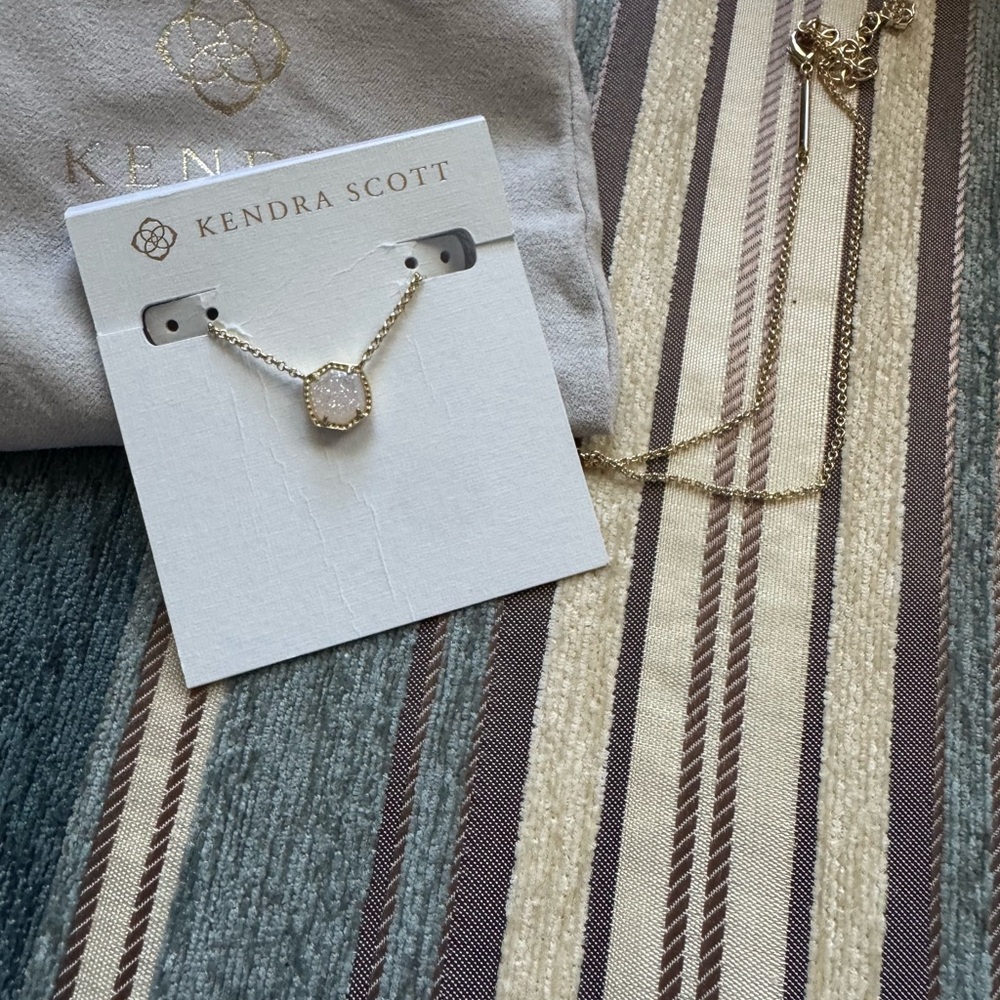 Kendra Scott Gold Pendant Necklace